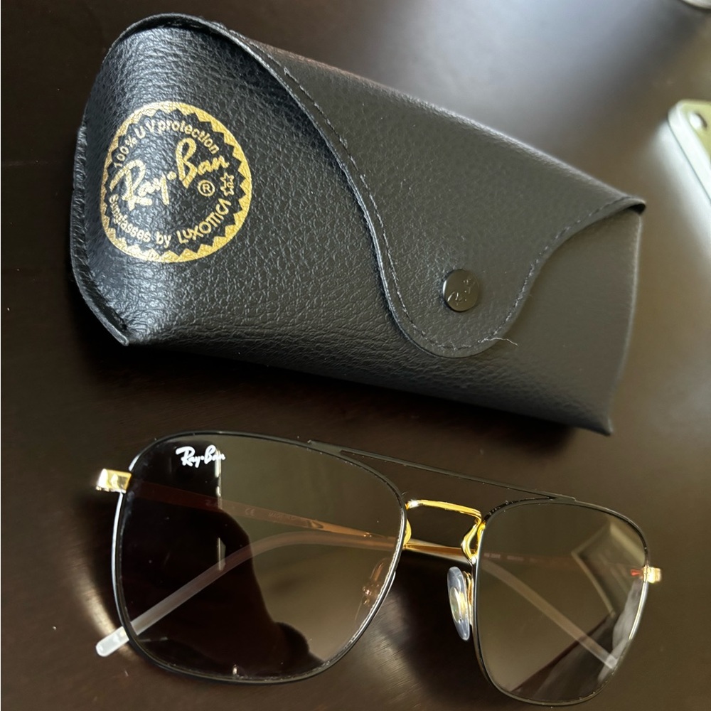 Black Ray ban sunglasses
